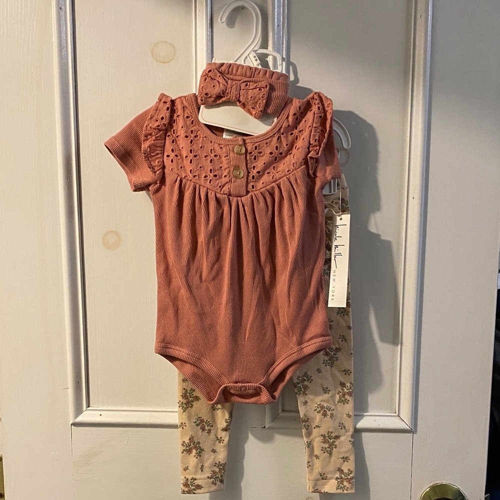 NWT Ash Rose pink Baby outfit and Floral Leggings Set